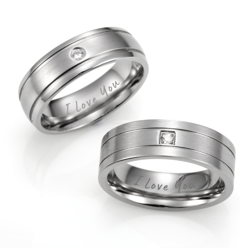 Anello Uomo In Titanio Con Incisione I Love You - Larghezza 7 Mm - In Confezione Regalo Willis Judd